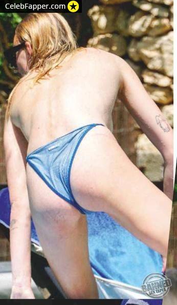 sophie turner fap butt ass thong bikini